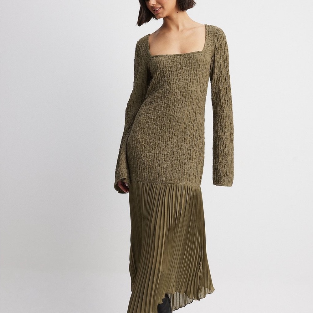 NA-KD Pleated Midi Dress